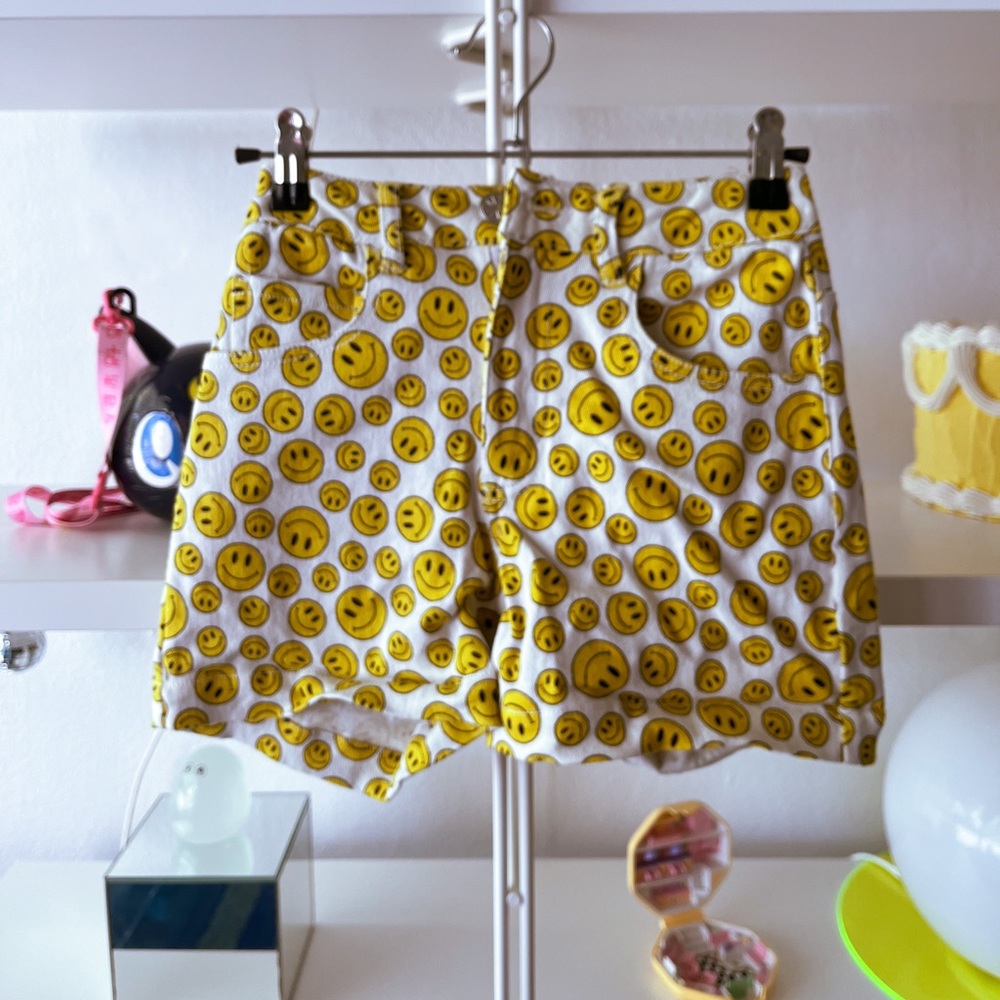 Delia's smiley face shorts XS